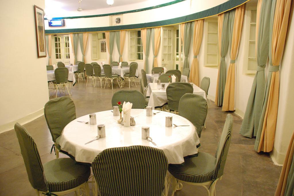 Garden Hotel - Heritage By Hrh Group Of Hotels Udaipur Étterem fotó